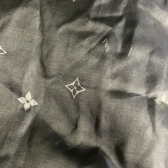 Louis Vuitton silk scarf - Picture 8 of 8